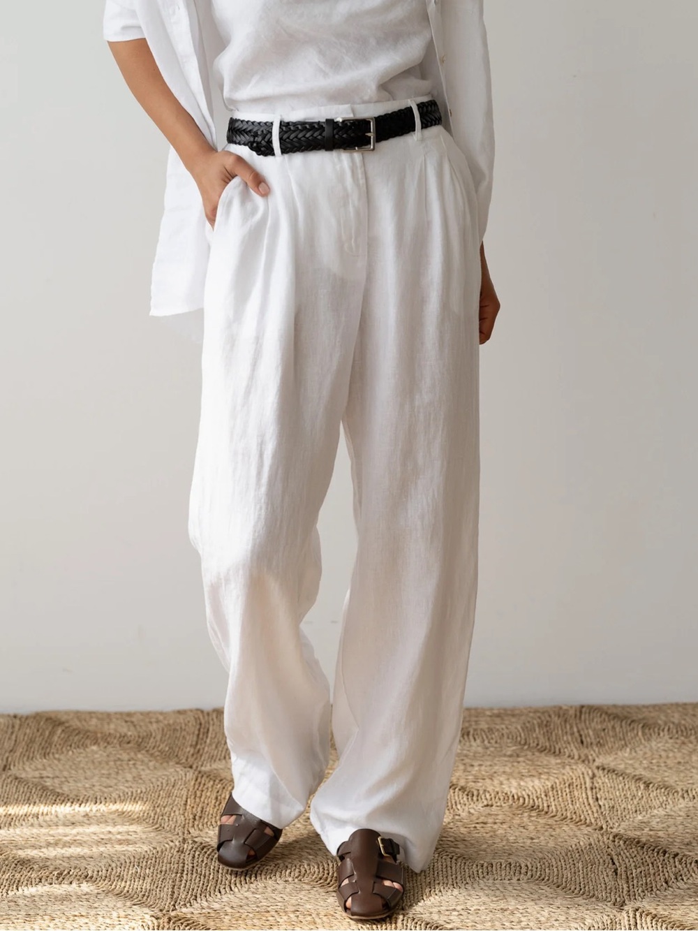 DONNI White Wide-Leg Linen Pleated Pants 
Size Medium NWOT